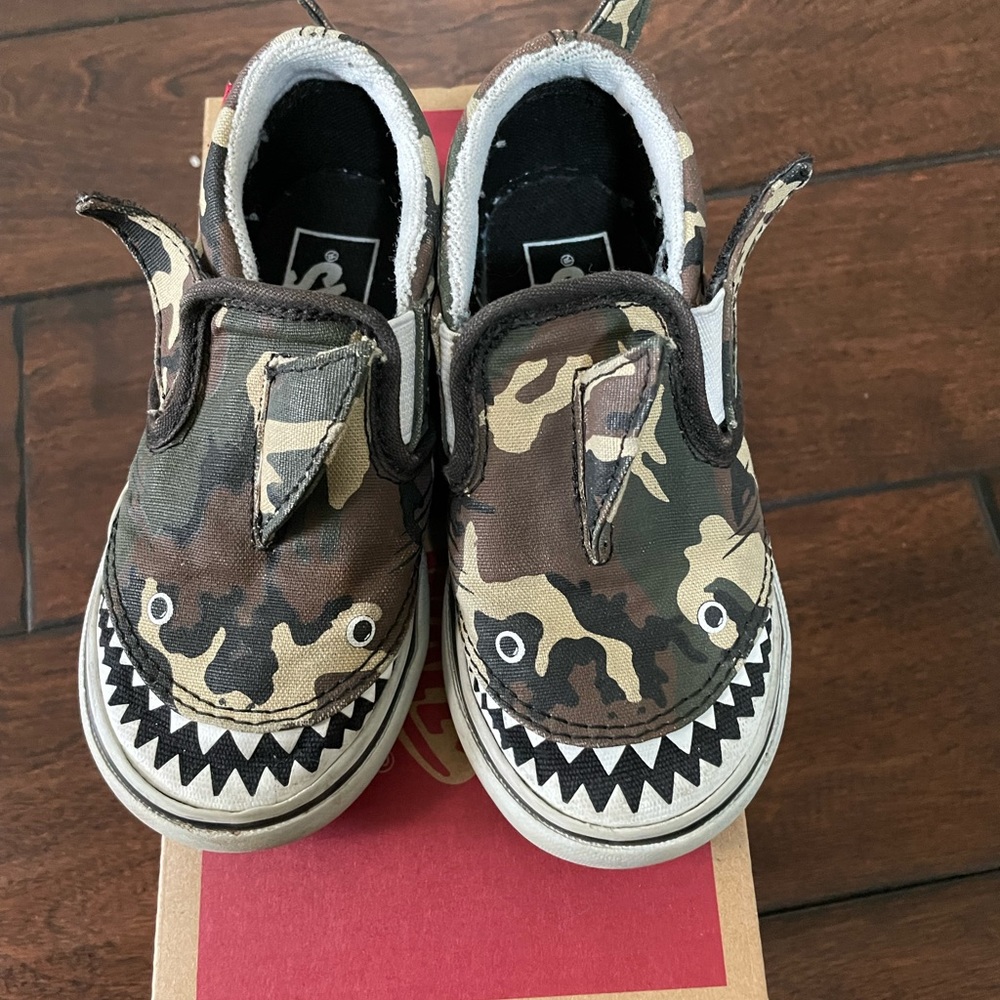 Toddler camp shark Vans